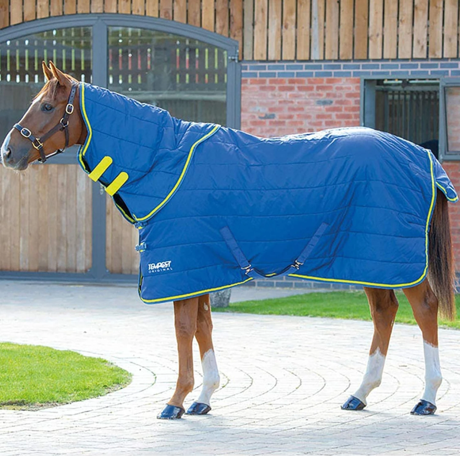 Shires Tempest Original 100 Stable & Neck Horse Rug 3 Shires Tempest Original 100 Stable & Neck Horse Rug