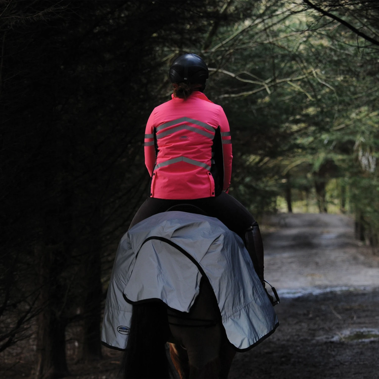 WeatherBeeta Reflective Wrap Around Exercise Sheet 5 WeatherBeeta Reflective Wrap Around Exercise Sheet - Image 3